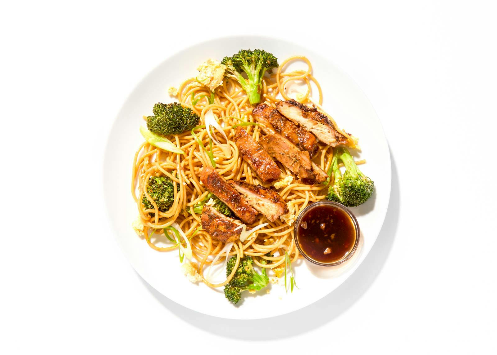 4993_Hong_Thaimee_Chicken_Spaghetti_Pad_See_4864-1